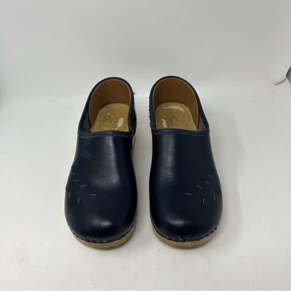 Sven NAVY BLUE Leaf Punch Swedish Clogs Size 37 or US 6.5-7 - Picture 2 of 12